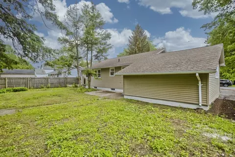 77 Drexel St, Springfield, MA 01104 photo 4