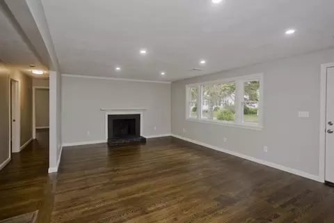 77 Drexel St, Springfield, MA 01104 photo 8