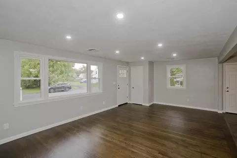 77 Drexel St, Springfield, MA 01104 photo 9