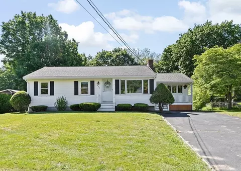 482 W Water St, Rockland, MA 02370
