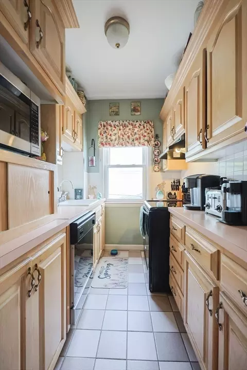 168 Forest St, Fall River, MA 02721 photo 9