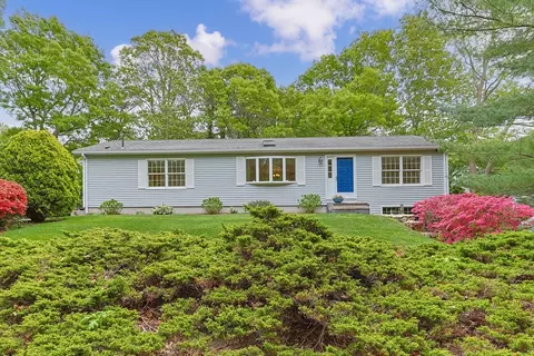 3 Sandy Fox Dr, Mashpee, MA 02649