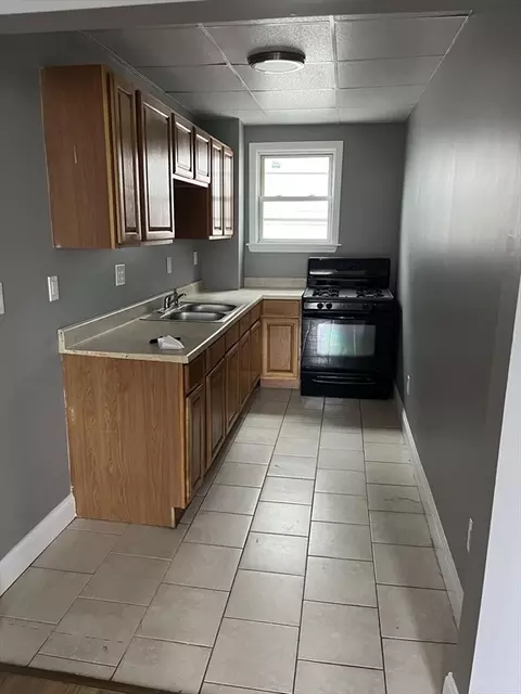 422 County St, Fall River, MA 02723 photo 9