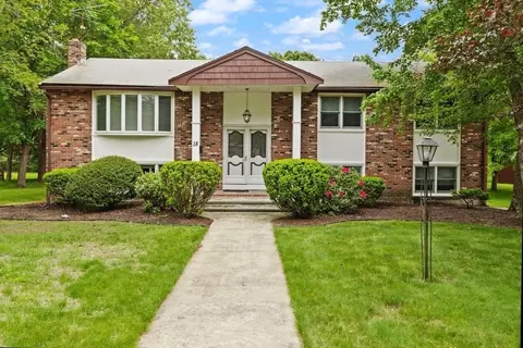 18 Sunset Dr, Sharon, MA 02067