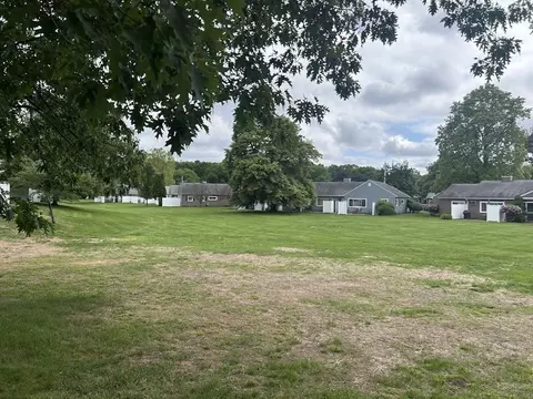 Exterior - 1385 Pendleton Ave #1385, Chicopee, MA 01022 photo 2 of 4