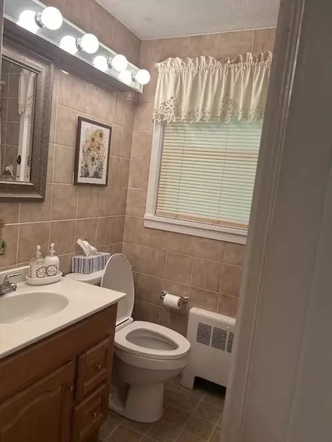 Bath - 1385 Pendleton Ave #1385, Chicopee, MA 01022 photo 1 of 1