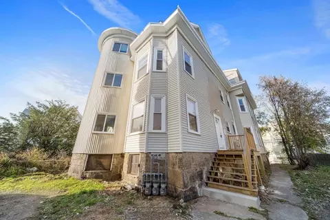 17 Magnolia Sq, Boston, MA 02125