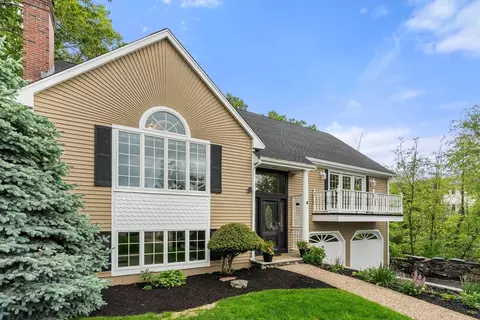 4 Blacksmith Way, Saugus, MA 01906 photo 2