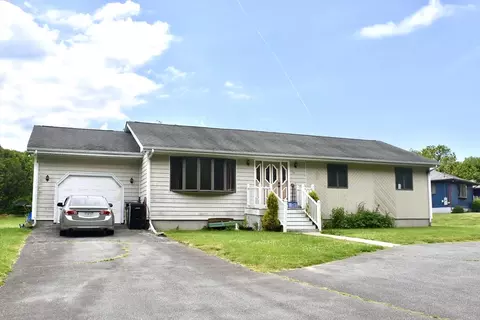110 Lucy Little Rd, Dartmouth, MA 02747