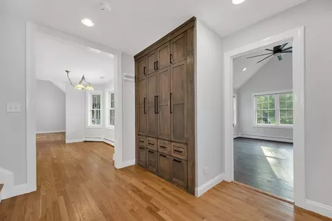 Entry Way - 75 Glen St, Rowley, MA 01969 photo 2 of 2