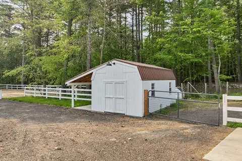 Exterior - 75 Glen St, Rowley, MA 01969 photo 12 of 15