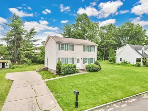 50 Fox Woods Dr, Springfield, MA 01129 photo 2