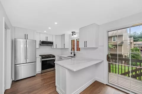123 Heritage Dr #123, Tewksbury, MA 01876