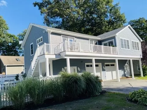 42 Colonial Rd, Webster, MA 01570