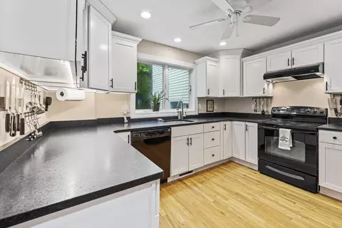41 S Flagg St, Worcester, MA 01602 photo 3