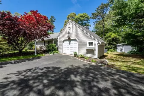 3 Arthur Ln, Yarmouth, MA 02675