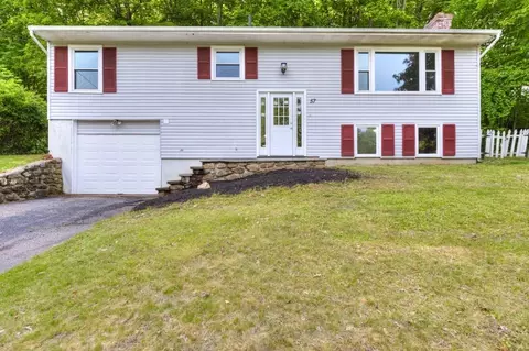 57 Westwood Dr, Sturbridge, MA 01566