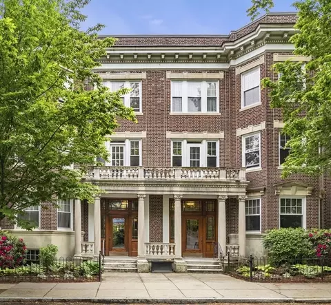 97 Mason Ter #3, Brookline, MA 02446