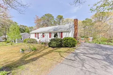 15 Surrey Ln, Harwich, MA 02645