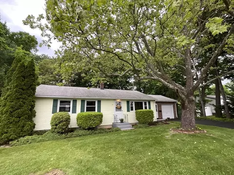 81 Lynch Dr, Holyoke, MA 01040
