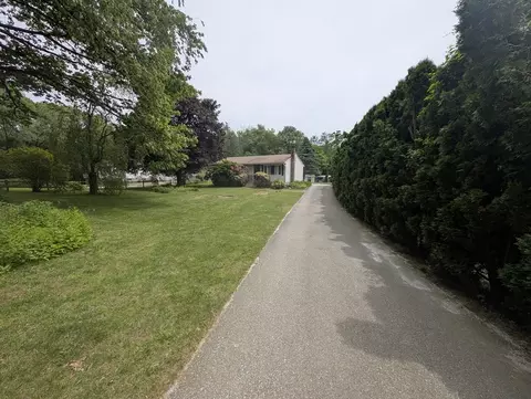 74 Ellis Rd, Southbridge, MA 01550