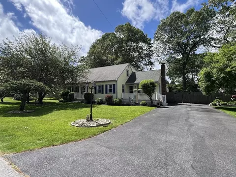 6 Jeffrey Ln, Freetown, MA 02702