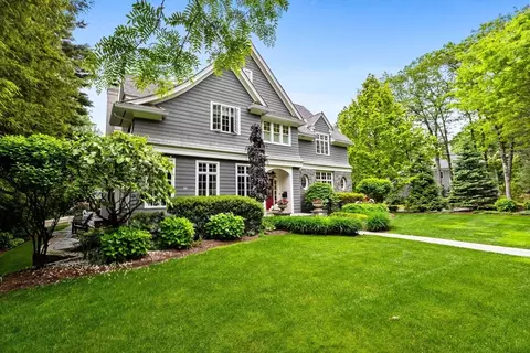236 Grove St, Wellesley, MA 02482