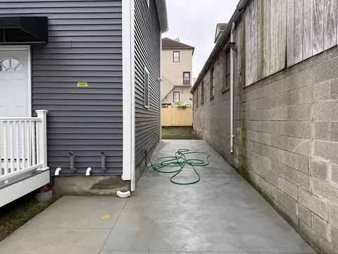 78 Thomas, Fall River, MA 02723 photo 3