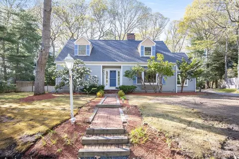 1118 Bumps Riv, Centerville, MA 02632