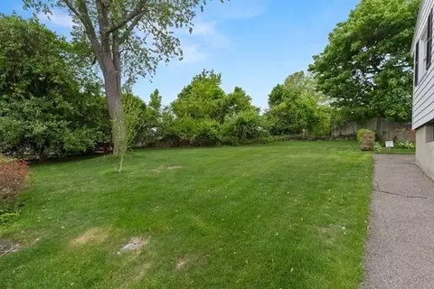 4 Valley St, Salem, MA 01970