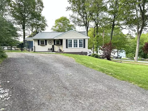 5 Oakwood Rd, Rutland, MA 01543