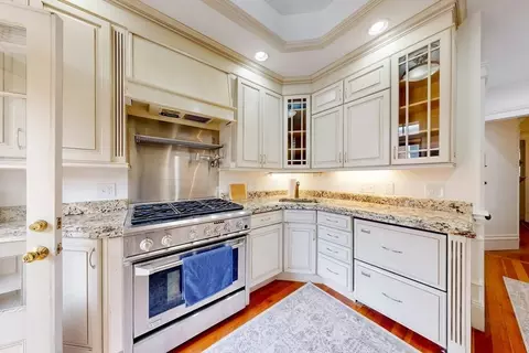 Kitchen - 15 Garrison Rd, Brookline, MA 02445 photo 2 of 7