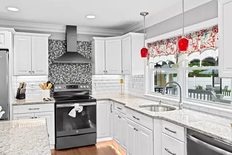 Kitchen - 40 Thomas Rd, Berkley, MA 02779 photo 3 of 4