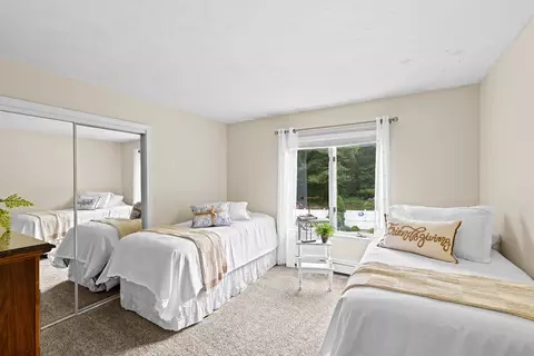 Bedroom - 40 Thomas Rd, Berkley, MA 02779 photo 3 of 3