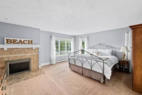 Bedroom - 40 Thomas Rd, Berkley, MA 02779 photo 1 of 3