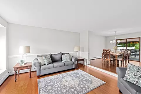 Living - 40 Thomas Rd, Berkley, MA 02779 photo 2 of 3