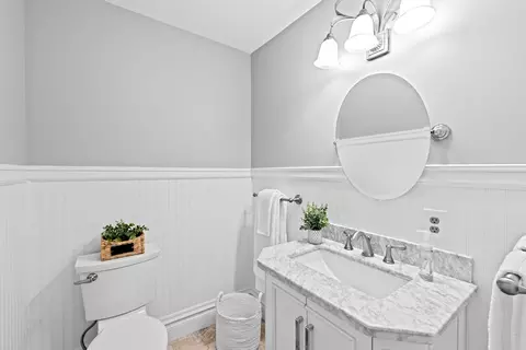 Bath - 40 Thomas Rd, Berkley, MA 02779 photo 1 of 4