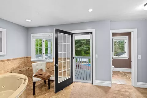 Entry Way - 40 Thomas Rd, Berkley, MA 02779 photo 5 of 5