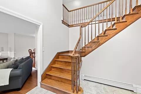 Entry Way - 40 Thomas Rd, Berkley, MA 02779 photo 2 of 5