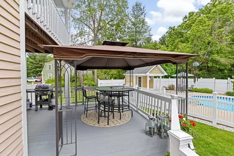 Exterior - 40 Thomas Rd, Berkley, MA 02779 photo 2 of 5