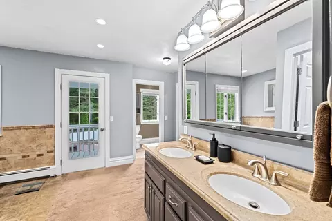 Bath - 40 Thomas Rd, Berkley, MA 02779 photo 3 of 4