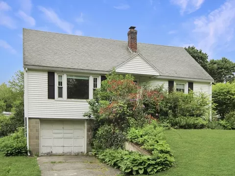 8 Van Ness Ave, Shrewsbury, MA 01545