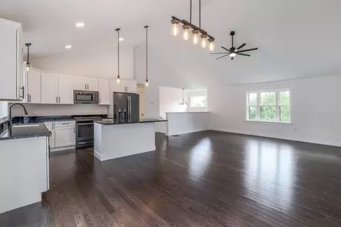 14 Jackson Ln, Barre, MA 01005 photo 6