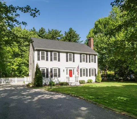 43 Tremont St, Carver, MA 02330