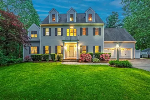 4 Leonard Rd, Mendon, MA 01756