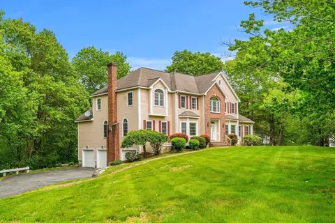 30 Sherwood Dr, North Andover, MA 01845