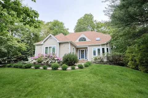 14 Thompson Ct, Stoughton, MA 02072