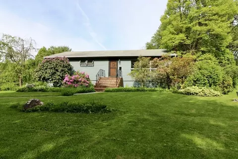 3 Birch Ln, Shrewsbury, MA 01545