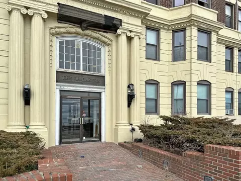 285 Lynn Shore Dr #507, Lynn, MA 01902