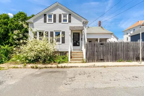 7 Stanton Ct, New Bedford, MA 02740